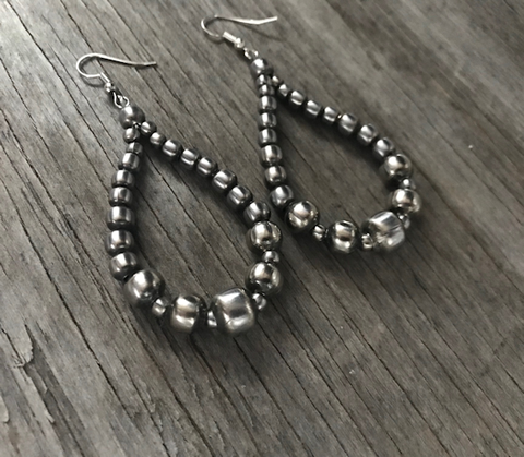 Graduated Navajo Style Pearls ~Tear Drop Earrings